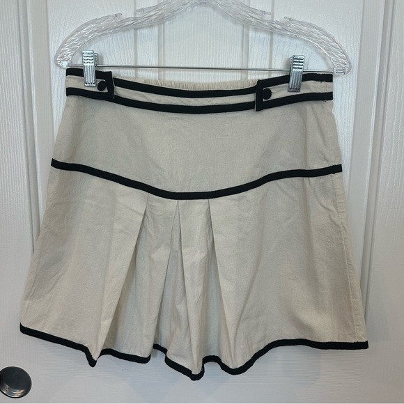 ✨FREE PEOPLE CREAM AND BLACK PLEATED SKIRT✨ - Picture 7 of 7